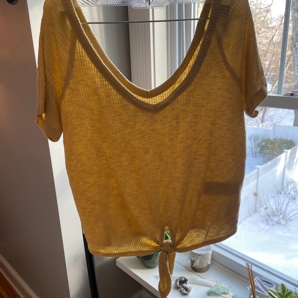 Short sleeve, cropped, ribbed t shirt